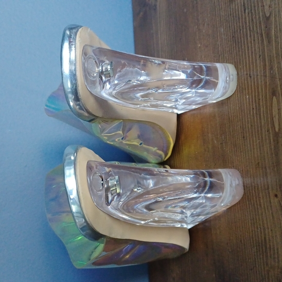 Akira iridescent  wedges - Picture 4 of 12